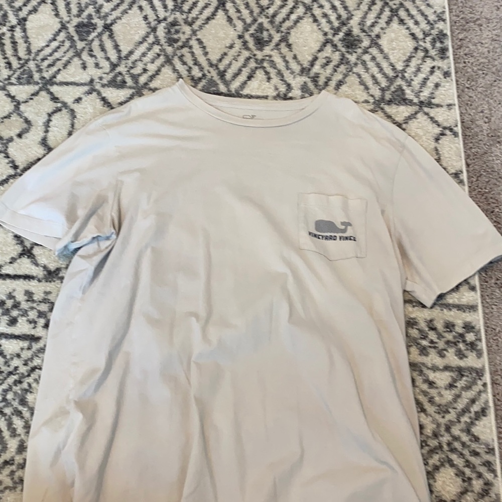 Vineyard vines t shirt size medium cream colored